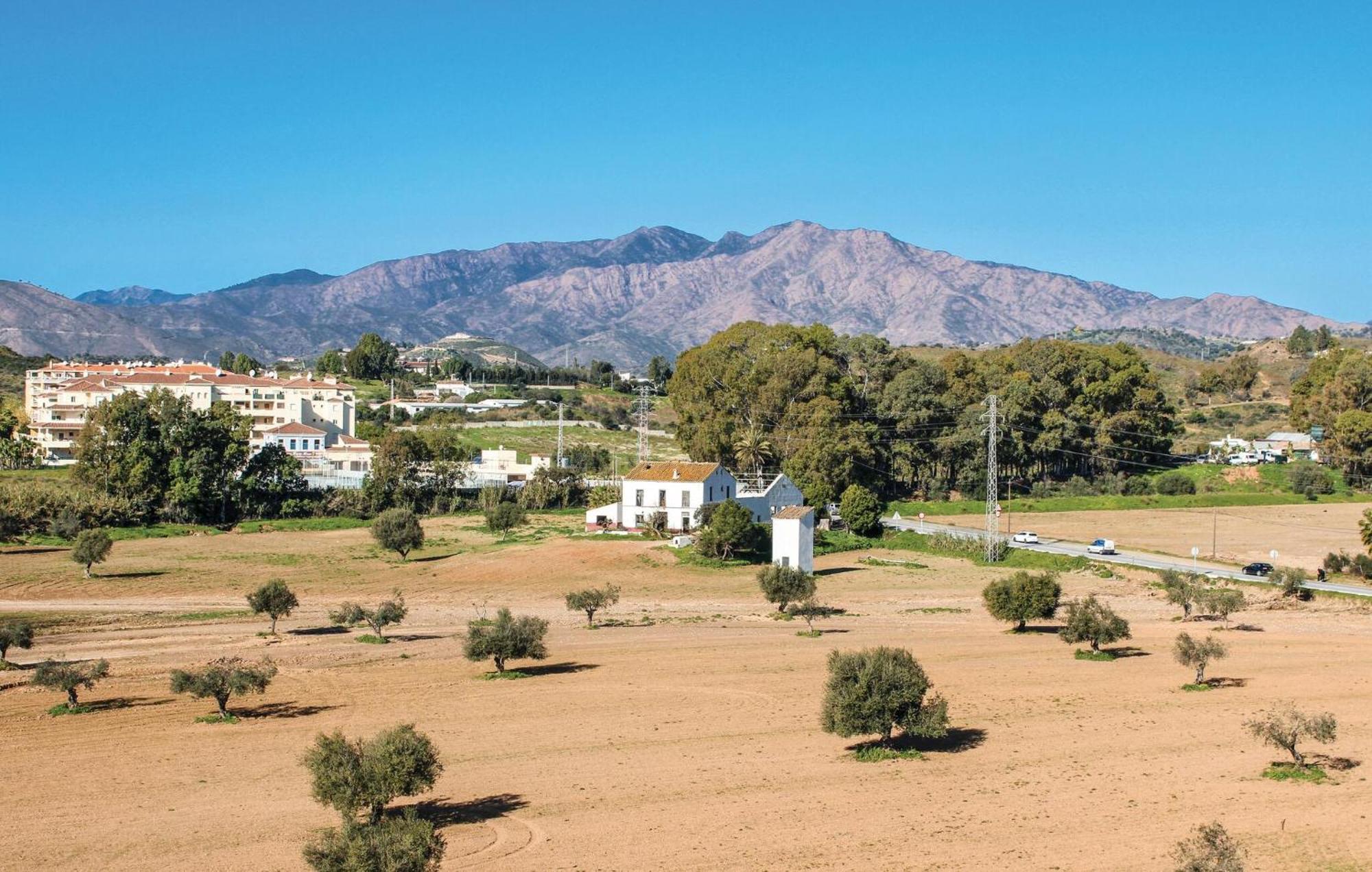 Nice Apartment In Mijas Costa With Kitchen Fuengirola Kültér fotó